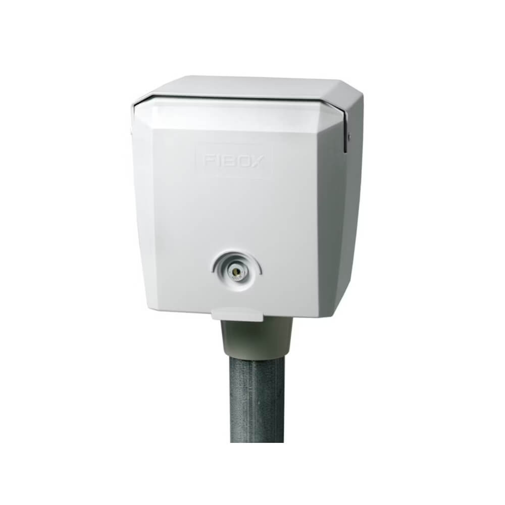 Autolämmityspistorasia Fibox 2J1V kiinni