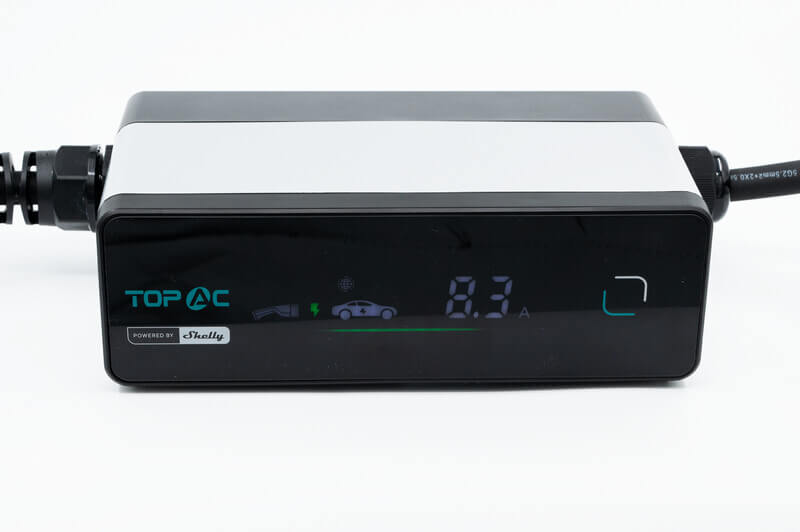 TopAC kannettava 11 kW EV-laturi ja Shelly-ohjain käytössä latauspisteellä