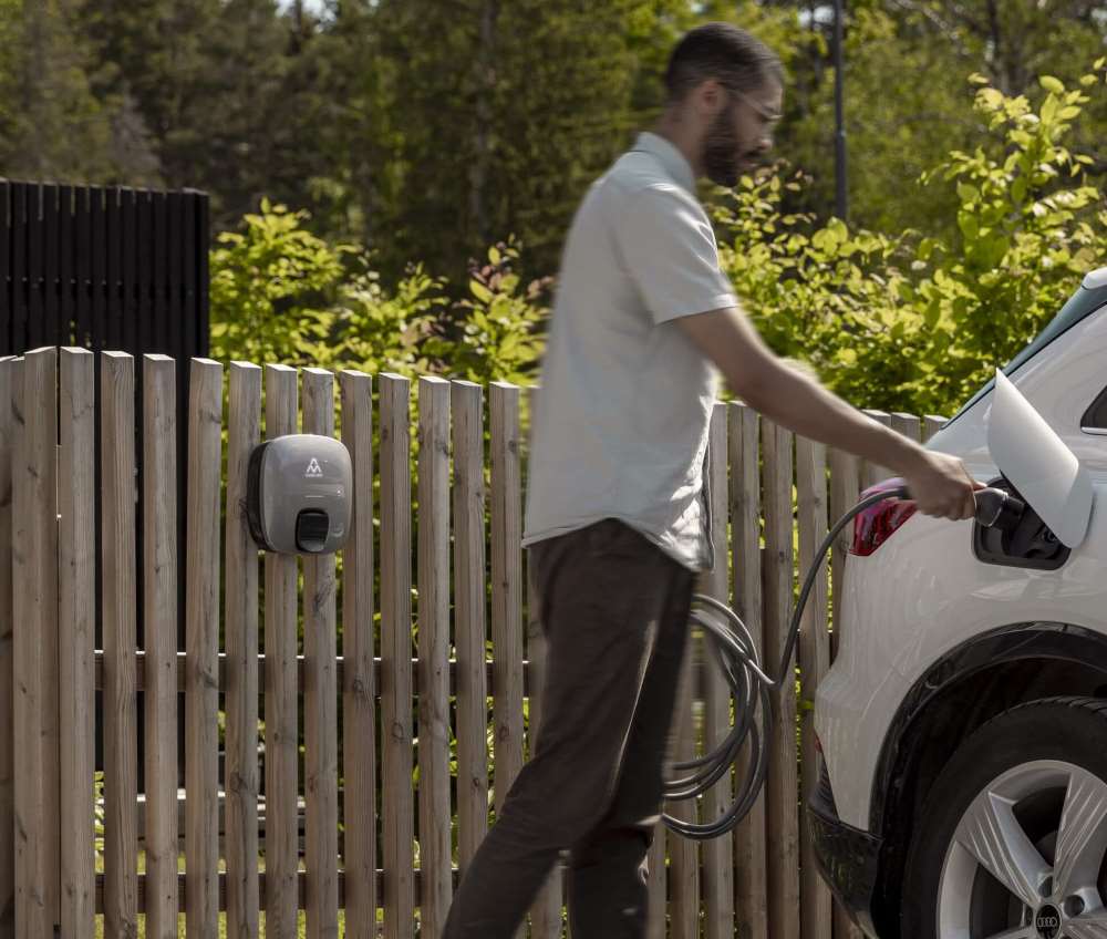Sähköauton latausasema Charge Amps Luna 22kW