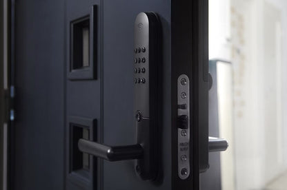 Yale Doorman L3 -älylukko, musta