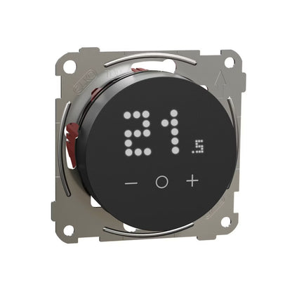 Elko One yhdistelmätermostaatti musta seinään asennettuna